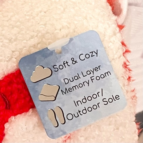 🆕- Luna Mellow Luxe Lobster Slippers with 2 Pairs of Socks - Picture 7 of 7